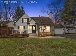 16244 Lauderdale Ave, Beverly Hills, MI 48025