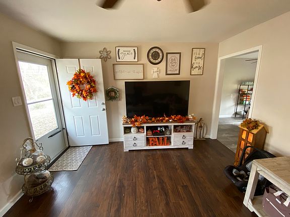 3rd image of 504 Krohn Dr