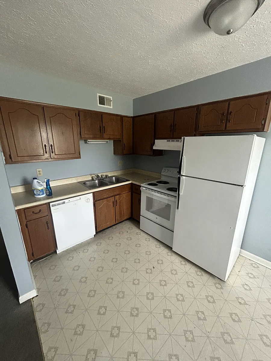 Building Photo - 730 E Lincoln Trail Blvd #5