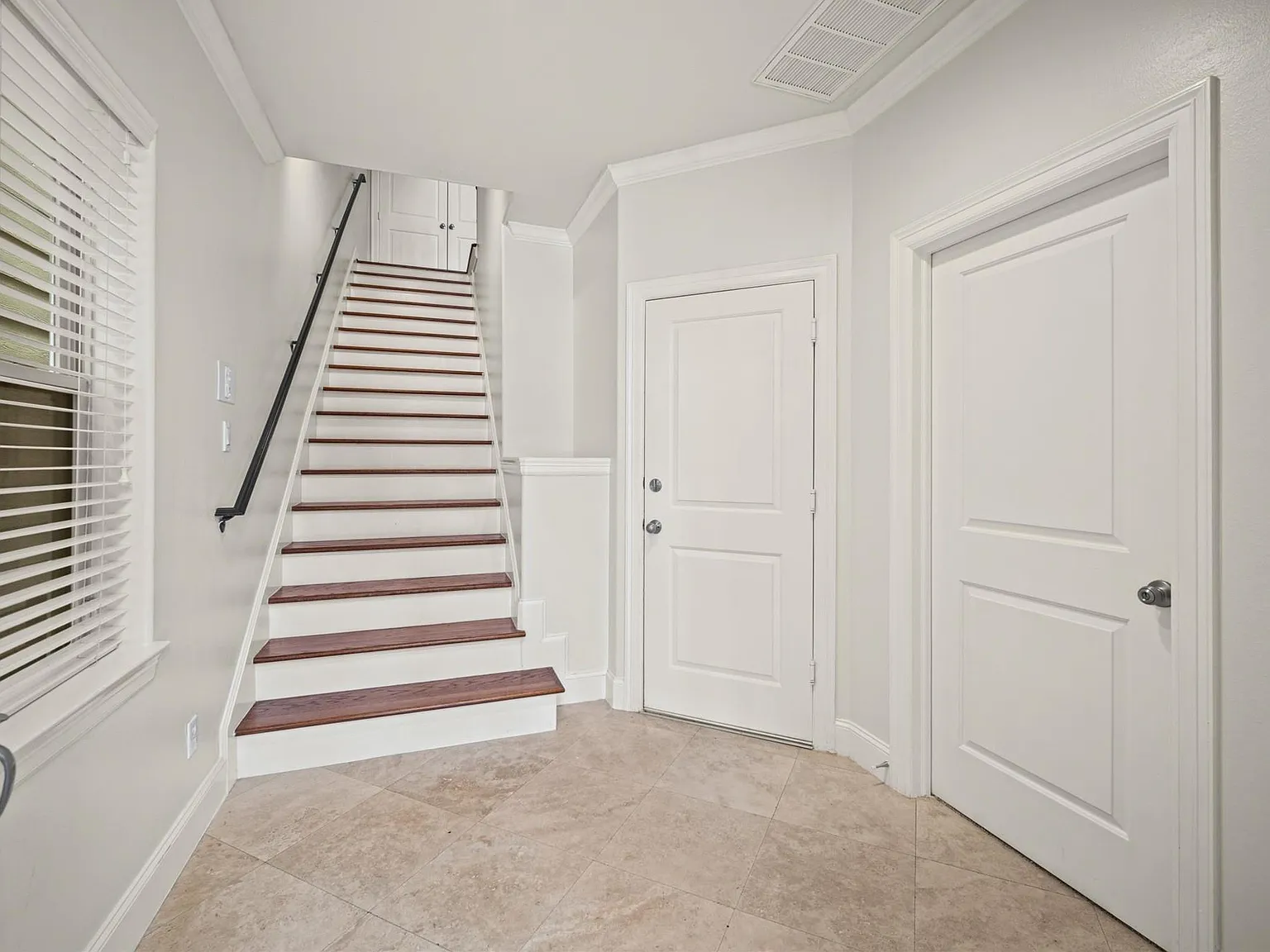 3 bed, 3.0 bath, 1730 sqft, $2,700 — Photo 4