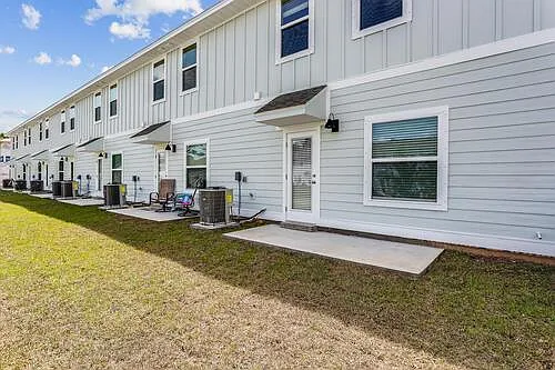 1554 Iroquois Ct — Photo 3