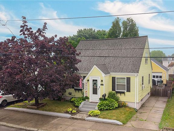 3rd image of 321 W Forest Ave
