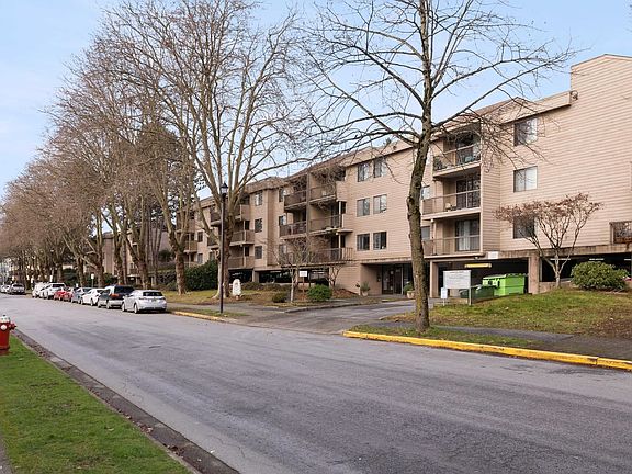 2nd image of 8511 Ackroyd Rd #210