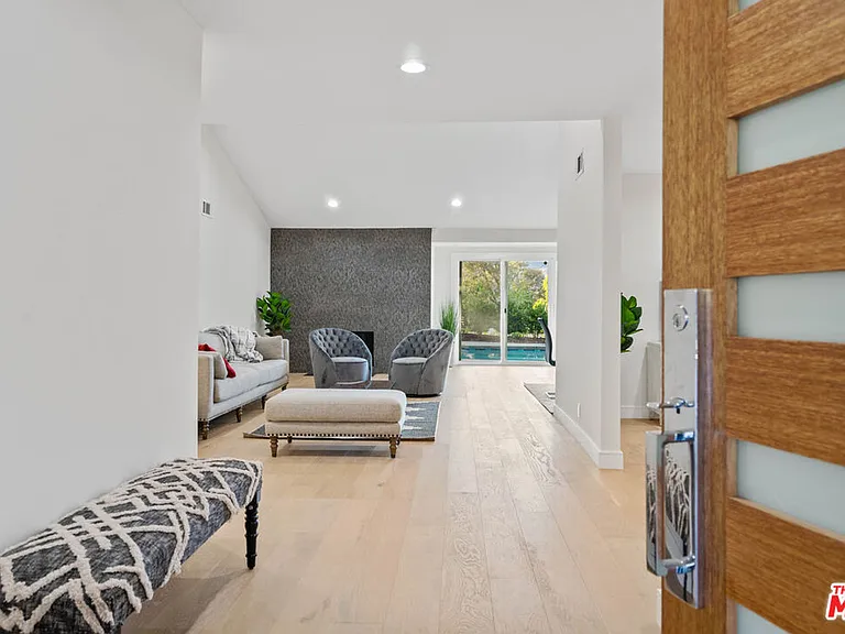 8961 Farralone Ave — Photo 12
