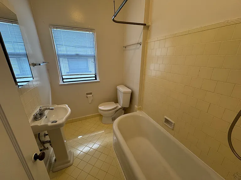 916 Union Street — Photo 13