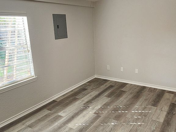 4th image of 603 Josephine St