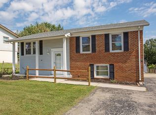 929 Page St, Salem, VA 24153