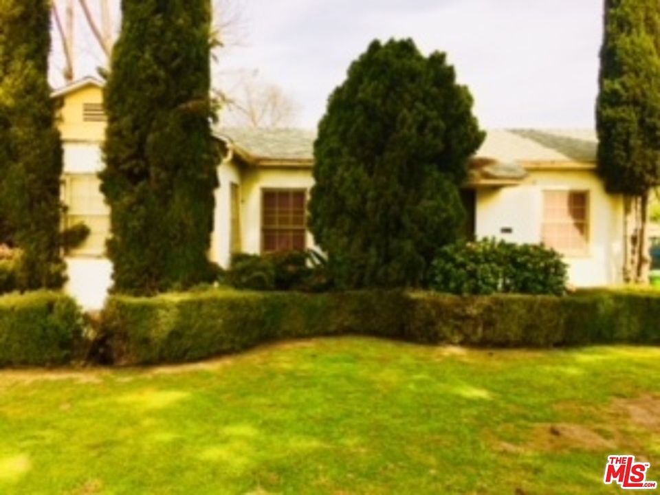 2nd image of 3342 Caroline Ave