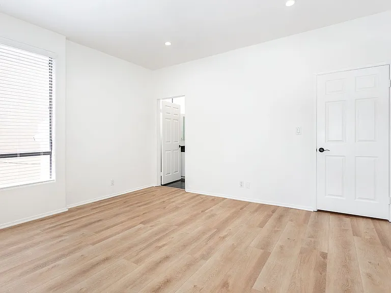 906 S Wooster St — Photo 19