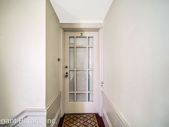 3rd image of 133 Buchanan St Unit 3