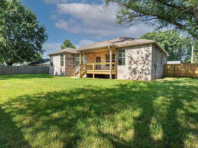 190 Township Dr — Photo 2