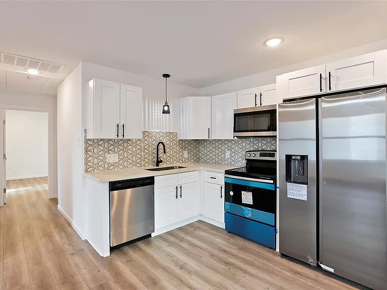 310 Delmar St #D — Photo 6