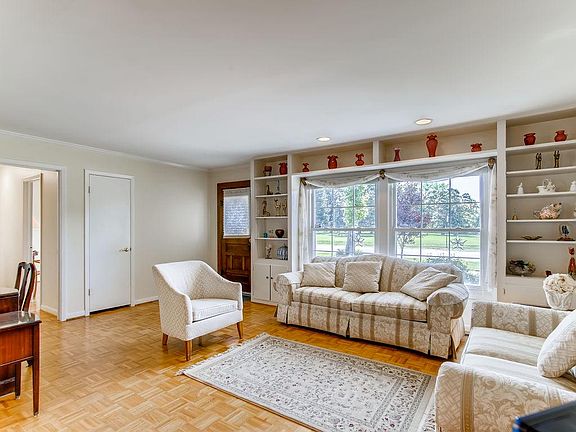 5th image of 1024 Brantwood Ave