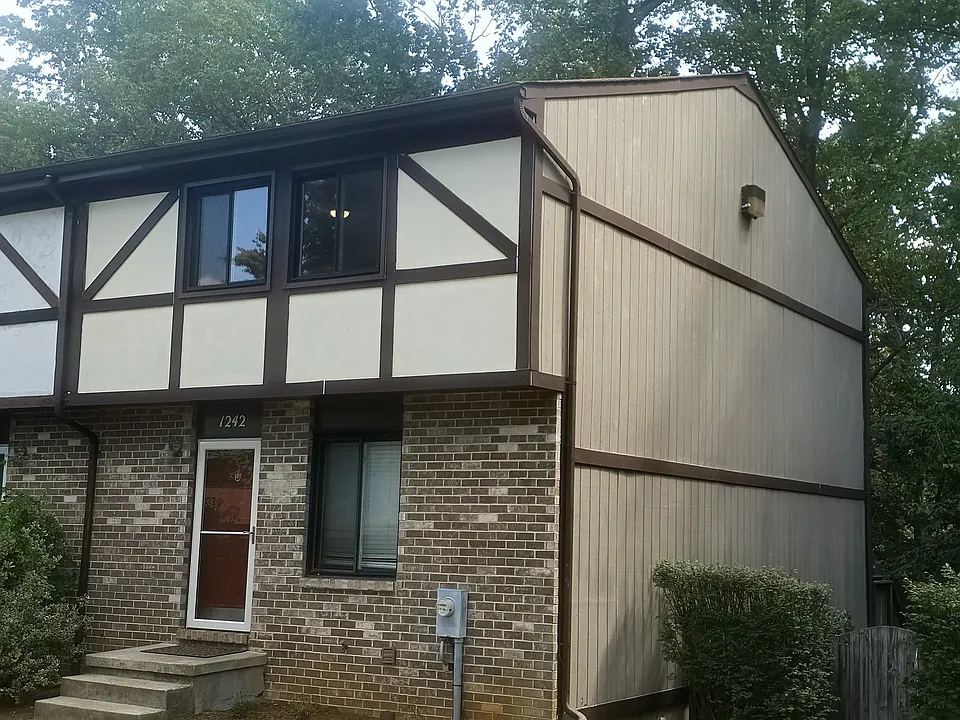 1242 Birchcrest Ct