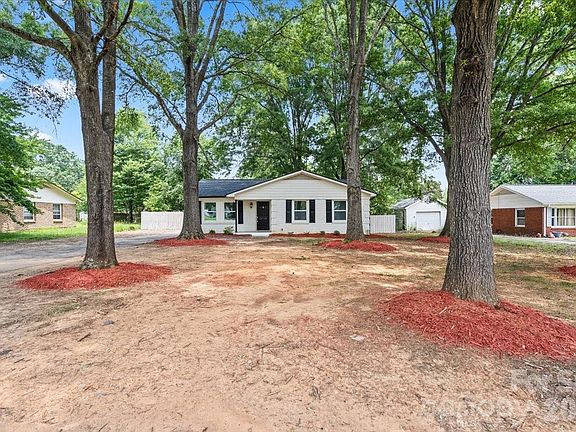 5th image of 8006 Hemby Wood Dr