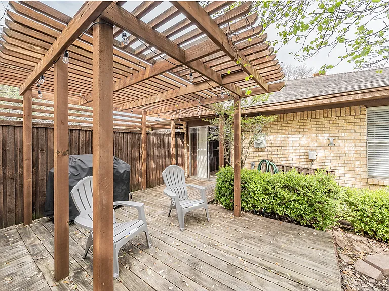8901 Thompson Cir — Photo 47