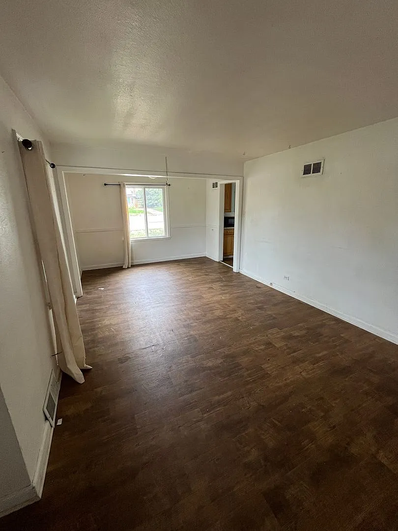 3 Bedroom 1 Bathroom Ranch in East Denver! — Photo 2