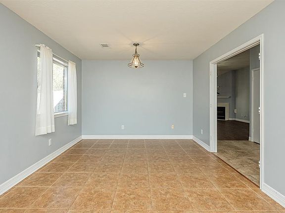 5th image of 3902 Briar Hollow Dr