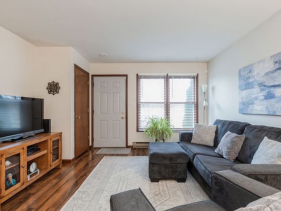5th image of 880 Carol Ave