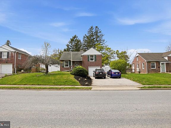 2nd image of 20 N Malin Rd