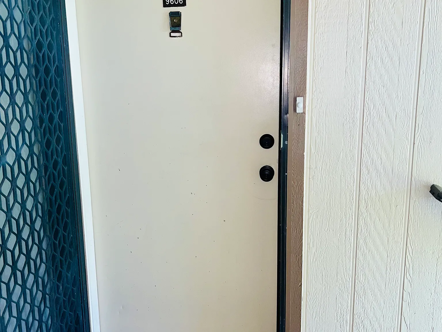 2 bed, 1050 sqft, $2,100 — Photo 2
