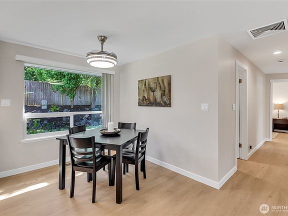 5th image of 952 165th Avenue SE
