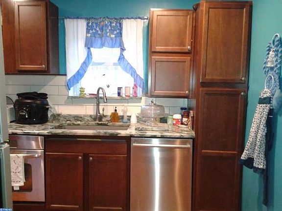 4th image of 3701 N Lakeshore Dr