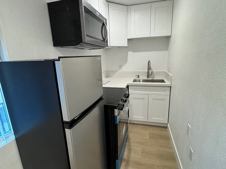 3821 Mentone Ave #100 — Photo 2