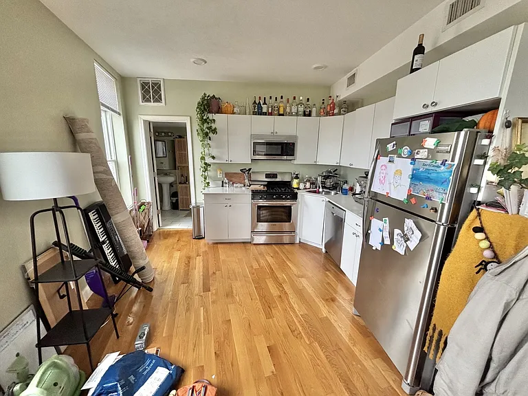 10 Roxbury — Photo 25