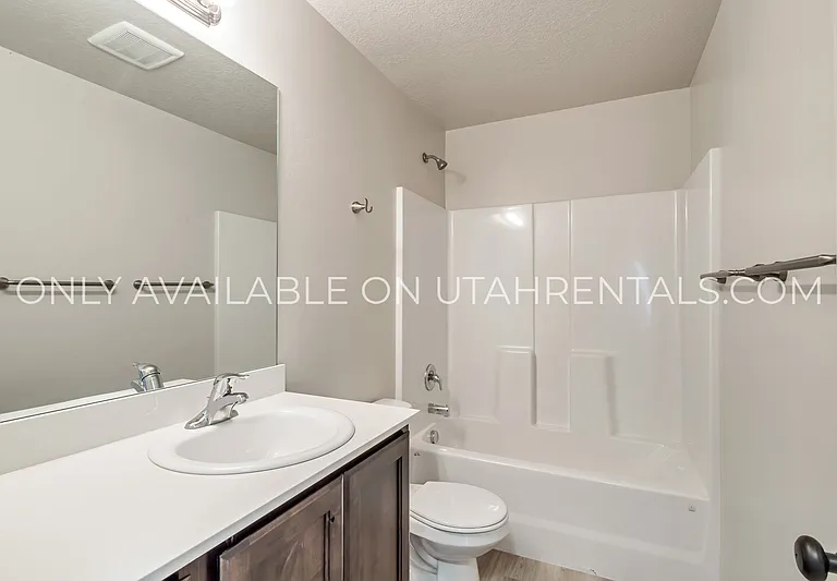 793 N 2560 E — Photo 14