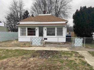 916 Woodlawn St, Huntington, IN 46750