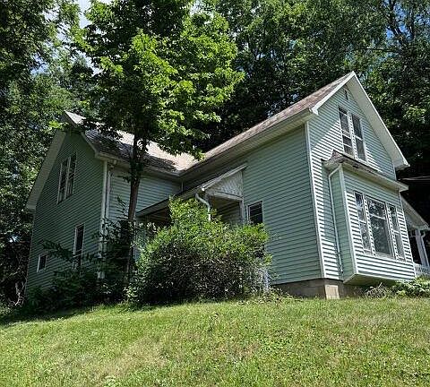 4th image of 107 W Pleasant St