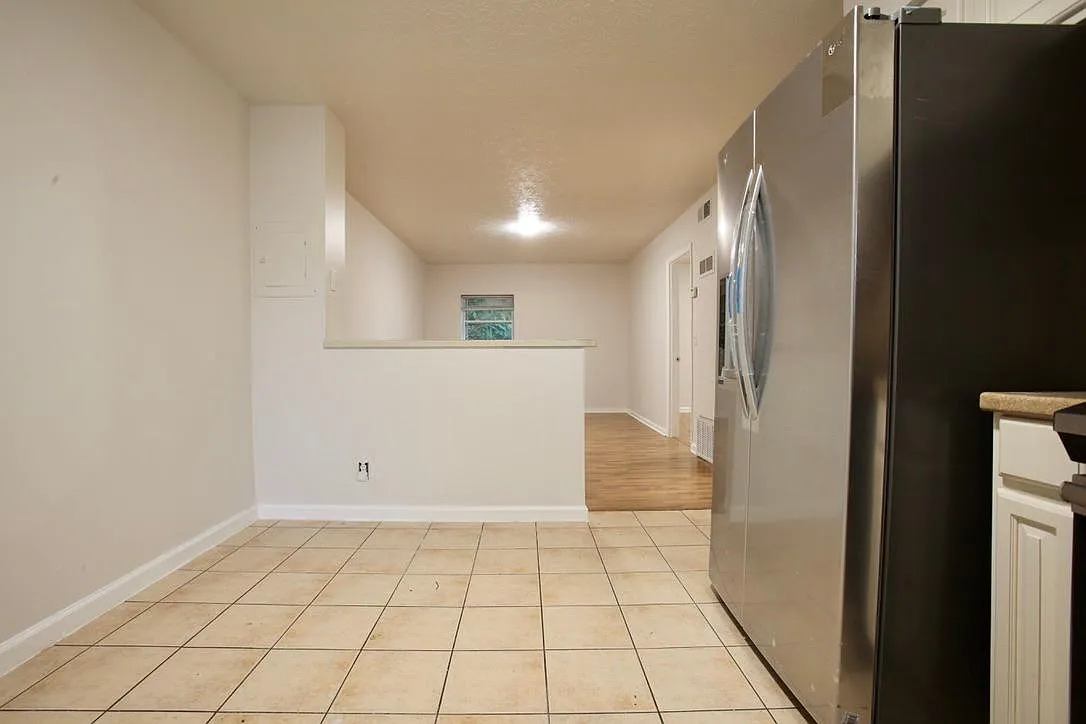 650 Allen St — Photo 3