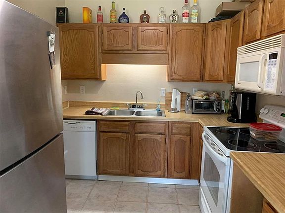 5th image of 4609 Miramar Dr