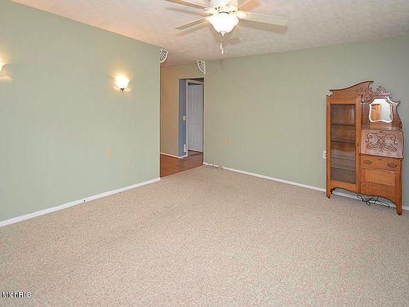 2nd image of 221 S Nursery St