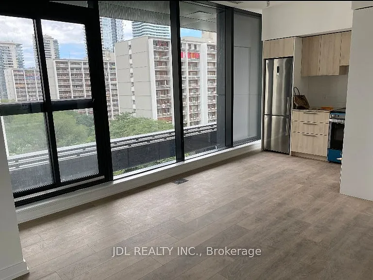 501 Yonge St #702 — Photo 2