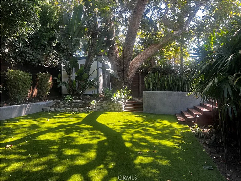 555 Bluebird Canyon Dr — Photo 9