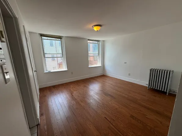 210 Maverick St APT 4, Boston, MA 02128