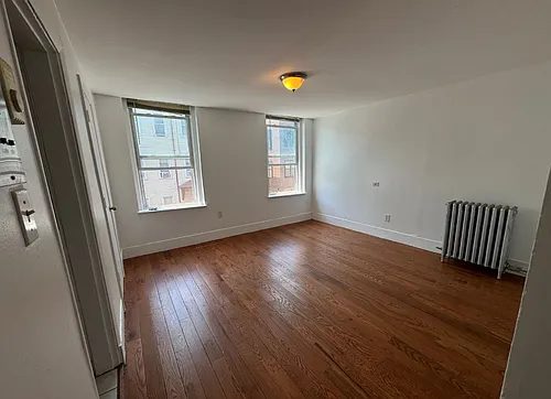 210 Maverick St #4 Photo 1