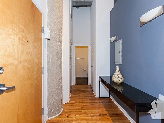 2nd image of 758 N Larrabee St APT 318