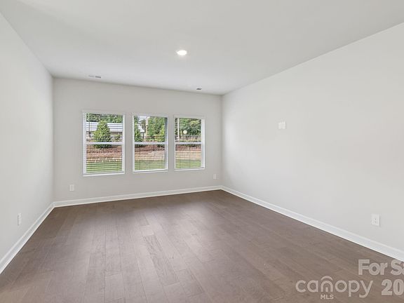 3rd image of 2449 Chartwell St