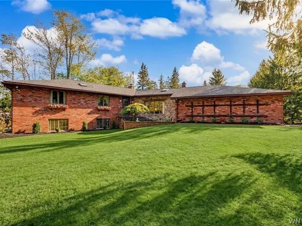 1750 Center St, East Aurora, NY 14052