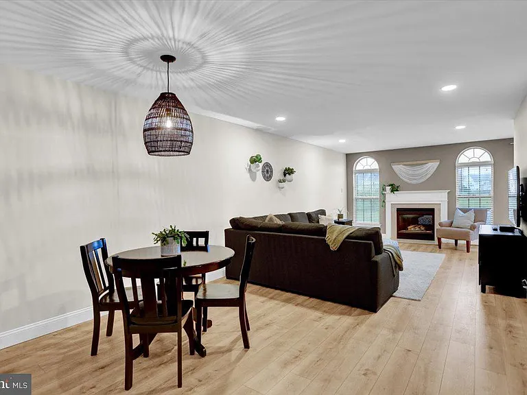 2305 Carriage Ln #2305 — Photo 3