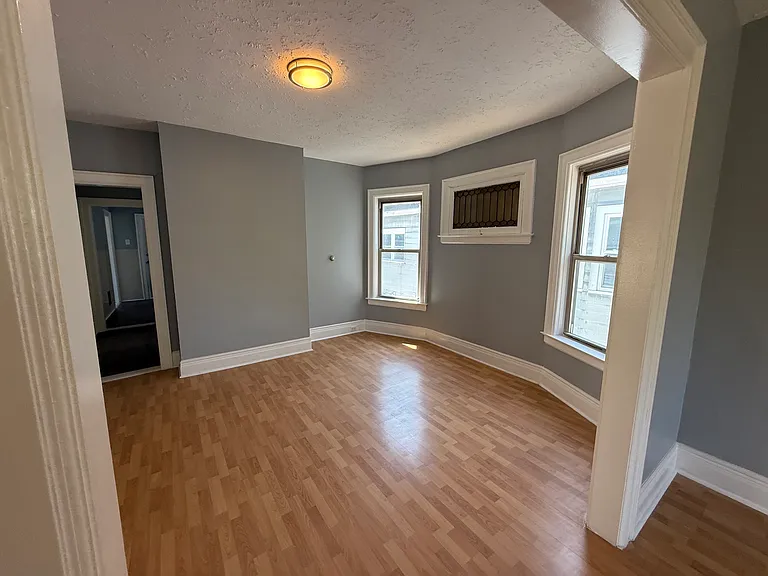 Dinning room with 2 windows