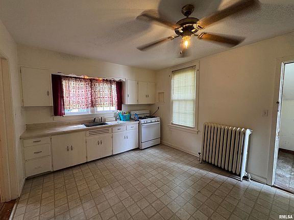 3rd image of 203 E Jefferson St