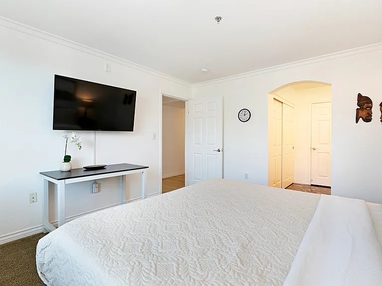 1970 Columbia St #406 — Photo 9