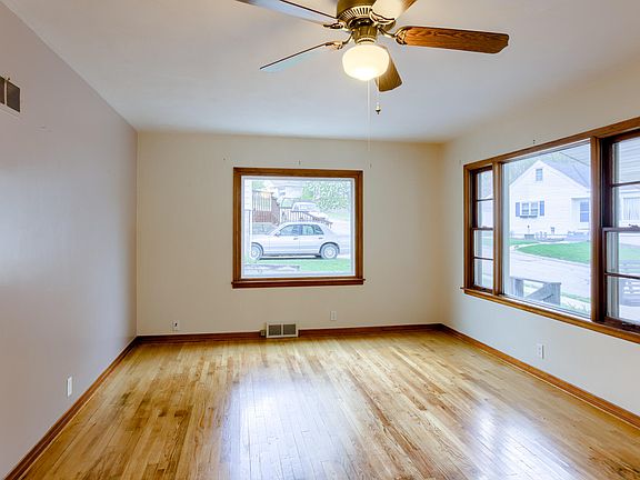 4th image of 246 Elmwood Dr