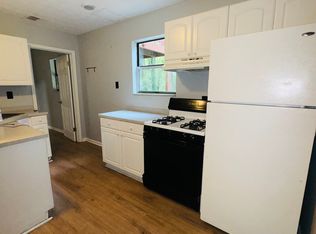 895 Lake Dr, Snellville, GA 30039