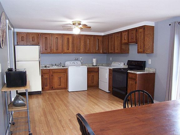 3rd image of 15 Longleaf Ln