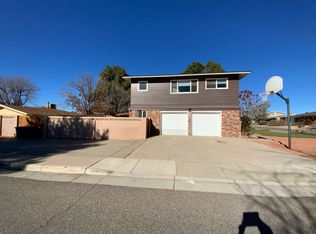 3201 Lykes Dr NE, Albuquerque, NM 87110